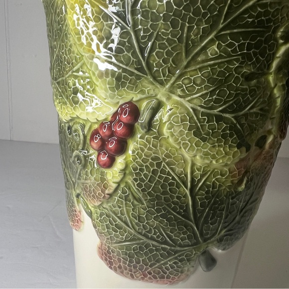 VTG 10" LEAVES & BERRIES Ceramic Better Homes & Gardens LARGE VASE Scalloped Top - Picture 2 of 13